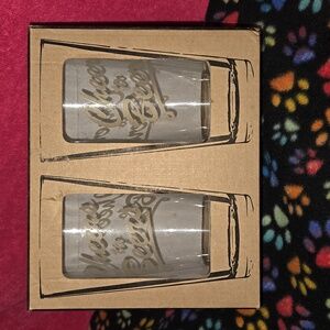 2 PINT GLASSES "CHEERS TO BEERS"